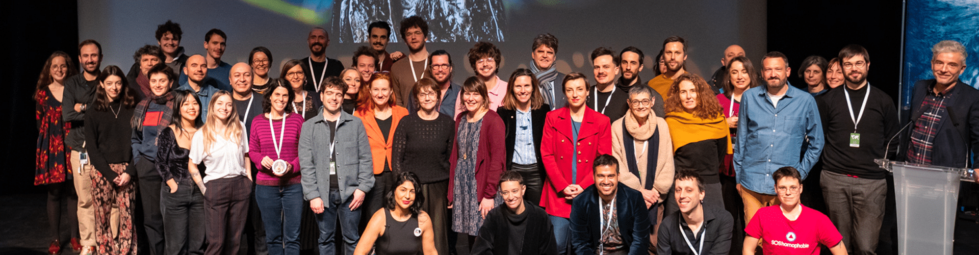 Les lauréat·e·s et juré·e·s de la cérémonie de remise des prix partenaires du festival 2023 prennent la pose pour la grande photo finale